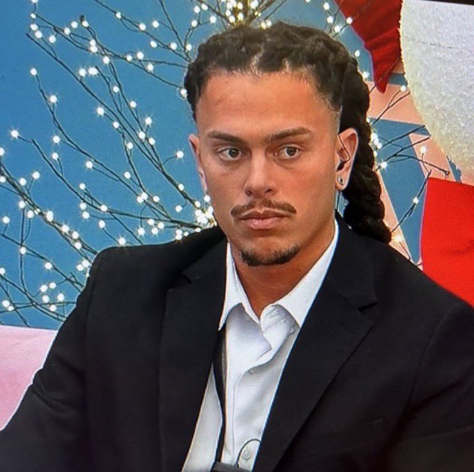 Vocês salvarem um Maycon antes de um Gonçalo é só a maior estupidez que eu já vi na vida. 
Pitas fanáticas, o gaijo que vocês salvam hoje um dia pode vos encontrar na rua e vos violar, nunca se esqueçam que salvar um homofóbico em vez de um gentleman é pecado. #sstvi