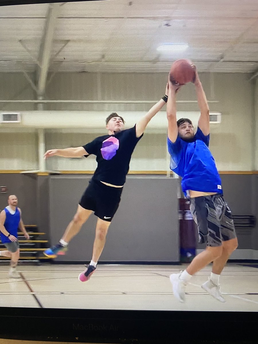 Man Cougars tweet media