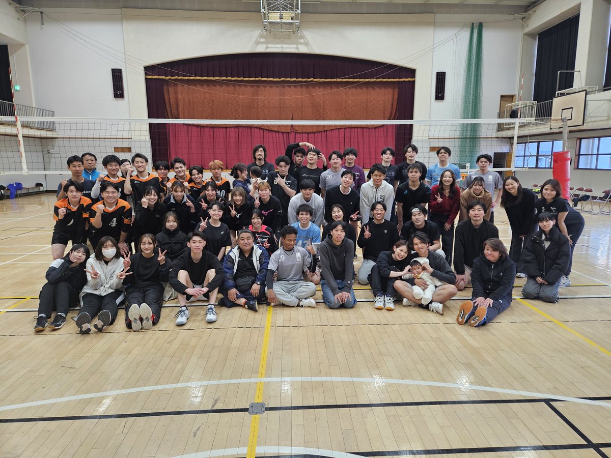 ygankichi's tweet photo. 今年最後のイベント❗
昨年の全日本クラブカップ優勝チームのSUISEN さんとエキシビションマッチ🎵
男子は思っていた以上に頑張りました⤴️
#BGU男子バレー部
#BGU女子バレー部 https://t.co/qBJ7xp1yPF