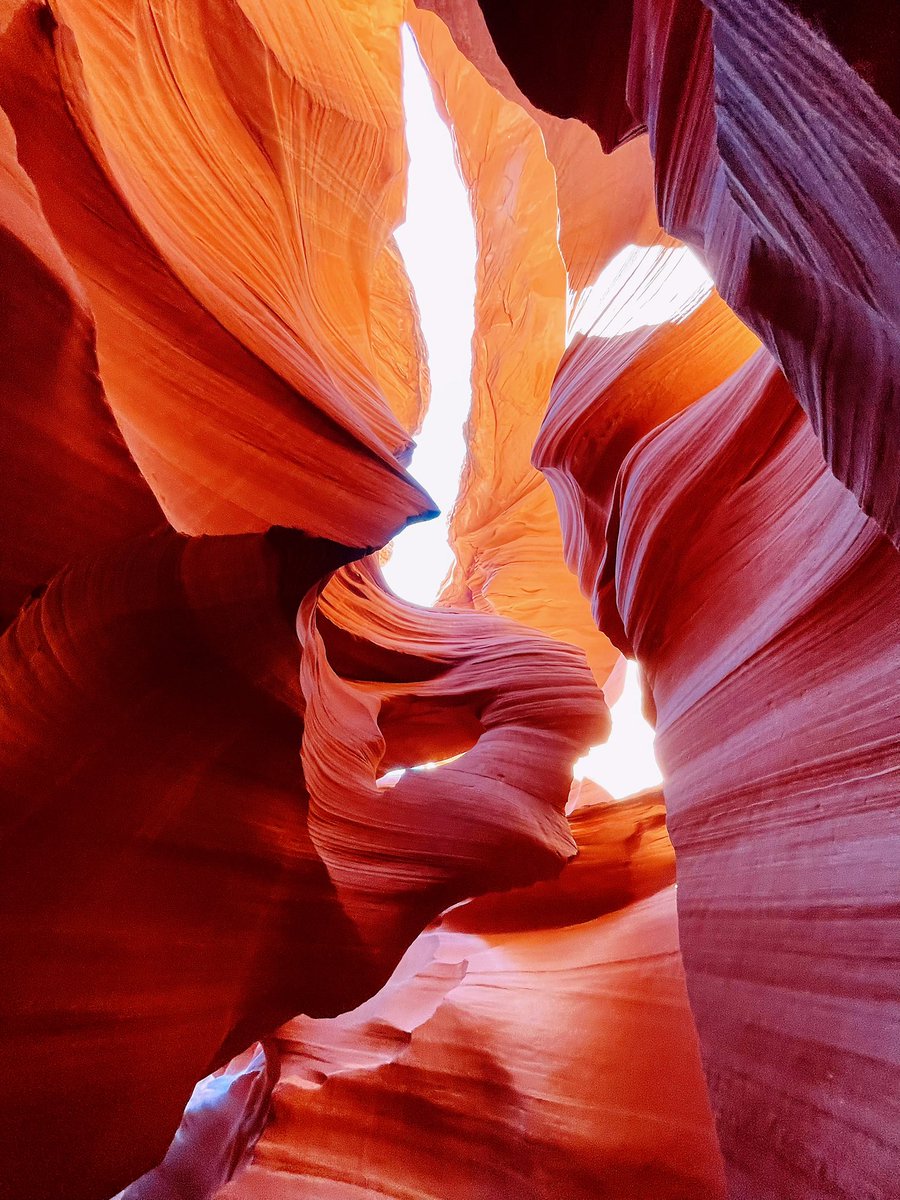LingyunXiang's tweet photo. 《羚羊谷》🤩
#antelopecanyon 
#bucketlistchecked https://t.co/VXmSbyFKjE