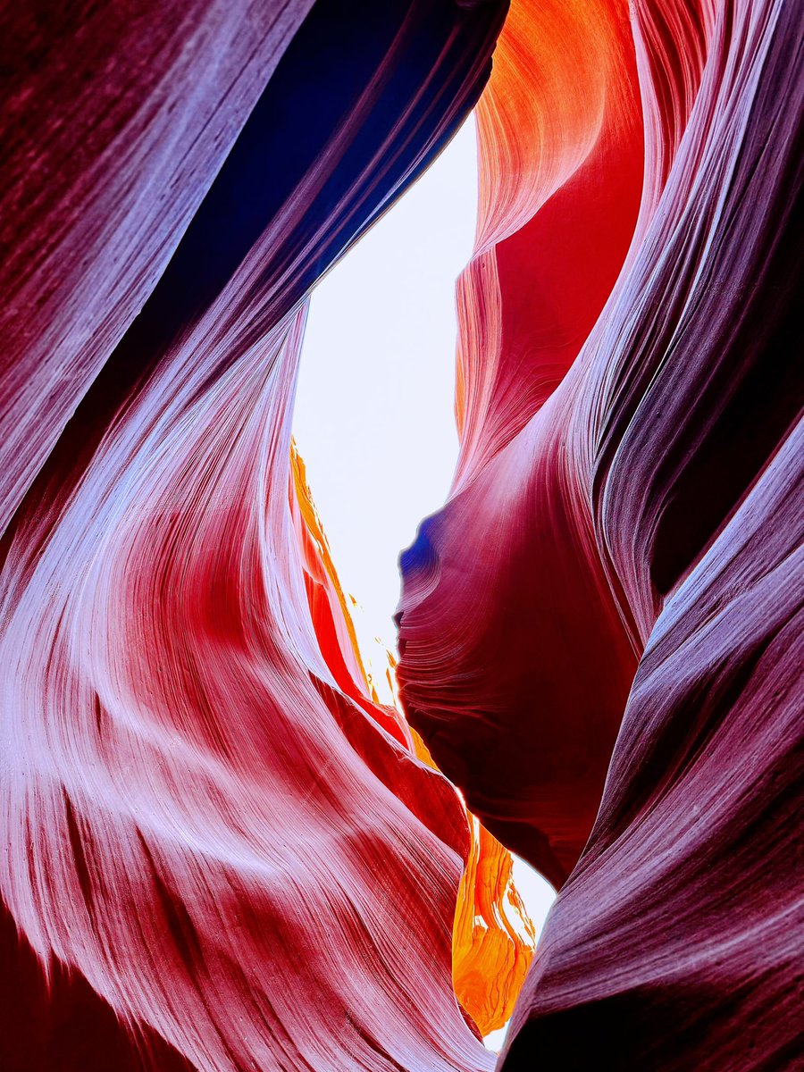 LingyunXiang's tweet photo. 《羚羊谷》🤩
#antelopecanyon 
#bucketlistchecked https://t.co/VXmSbyFKjE