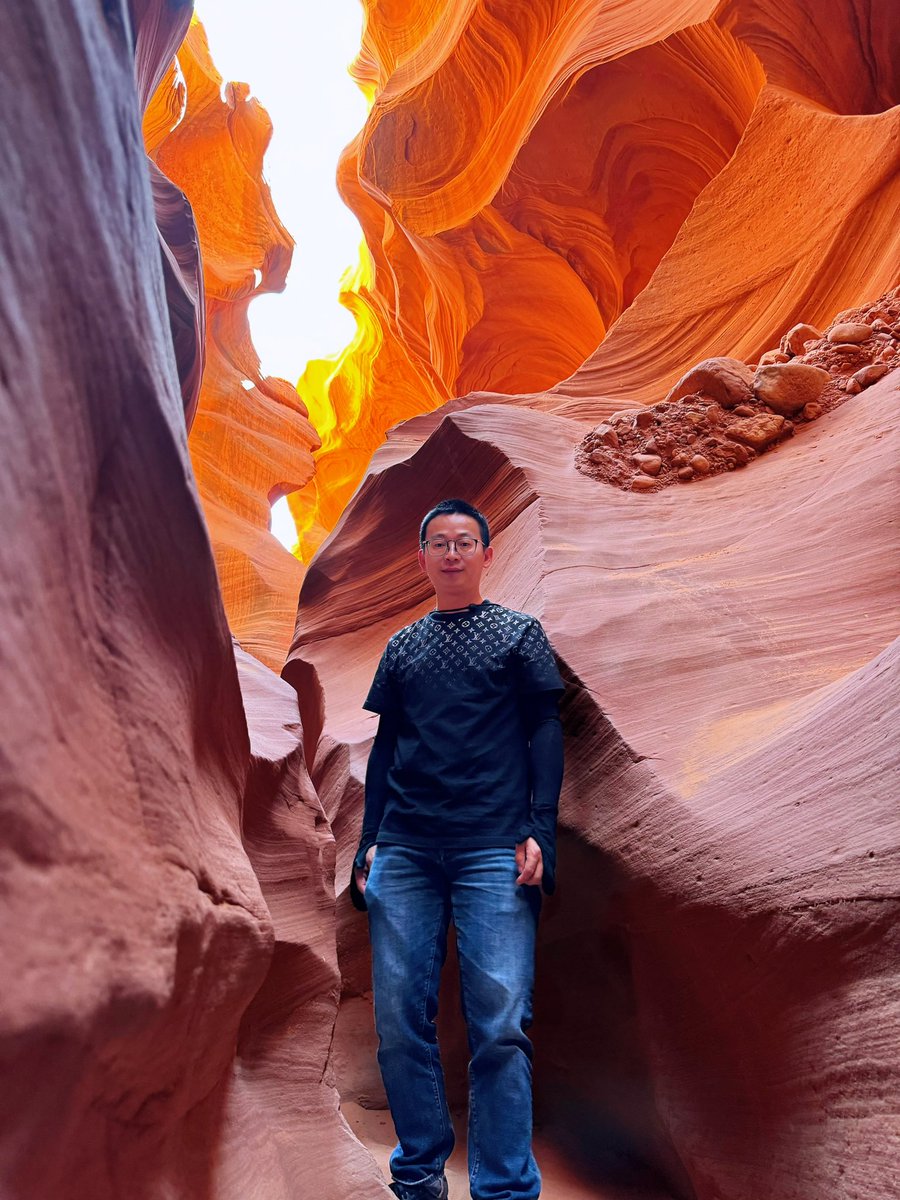 LingyunXiang's tweet photo. 《羚羊谷》🤩
#antelopecanyon 
#bucketlistchecked https://t.co/VXmSbyFKjE