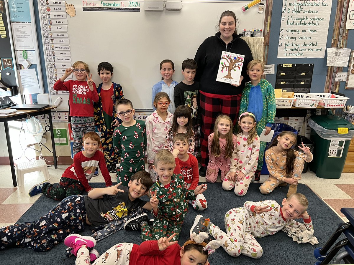 MrsTrupcevic's tweet photo. On Friday we said good bye to our student teacher Miss Cadieux. Thank you for teaching us Miss Cadieux.  We wish you all the best in your teaching journey @HCDSB @StTimothyHCDSB https://t.co/MV2V7xPluh