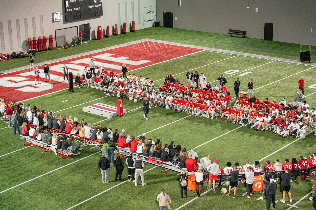 OhioStateFB's tweet photo. Senior Tackle Tradition ✔️
    
Thank you again to our Seniors 🌰 https://t.co/23pCM2td39