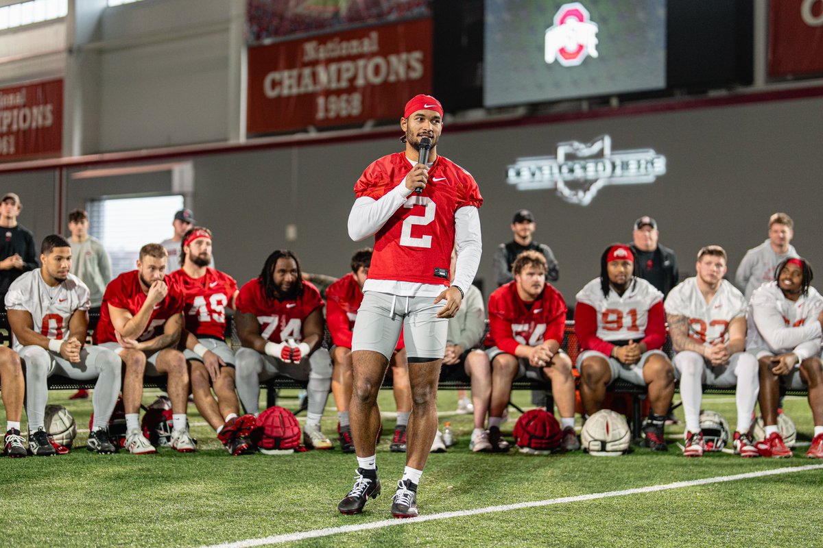 OhioStateFB's tweet photo. Senior Tackle Tradition ✔️
    
Thank you again to our Seniors 🌰 https://t.co/23pCM2td39