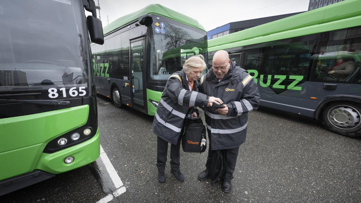 Nieuwe busmaatschappij Qbuzz gaat chaotisch van start op Leiden Centraal. ‘Sorry geen tijd, we gaan toch maar op de fiets’ leidschdagblad.nl/regio/leiden/n…
