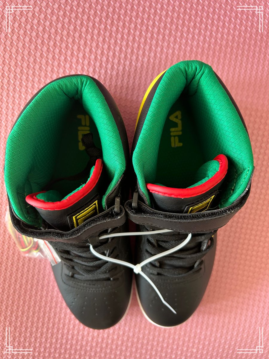 FirstSnowball's tweet photo. 🔥 Step up your style game with these Fila men's black high-top sneakers featuring bold Rasta-inspired colors! 🌈 Size US 12. Add a pop of color to your streetwear looks today!

👉 Shop here: https://t.co/o7TkeN5GRZ

https://t.co/vV53XaPpH7

#FilaStyle #StreetwearSneakers 👟✨ https://t.co/tTmPhkuK90