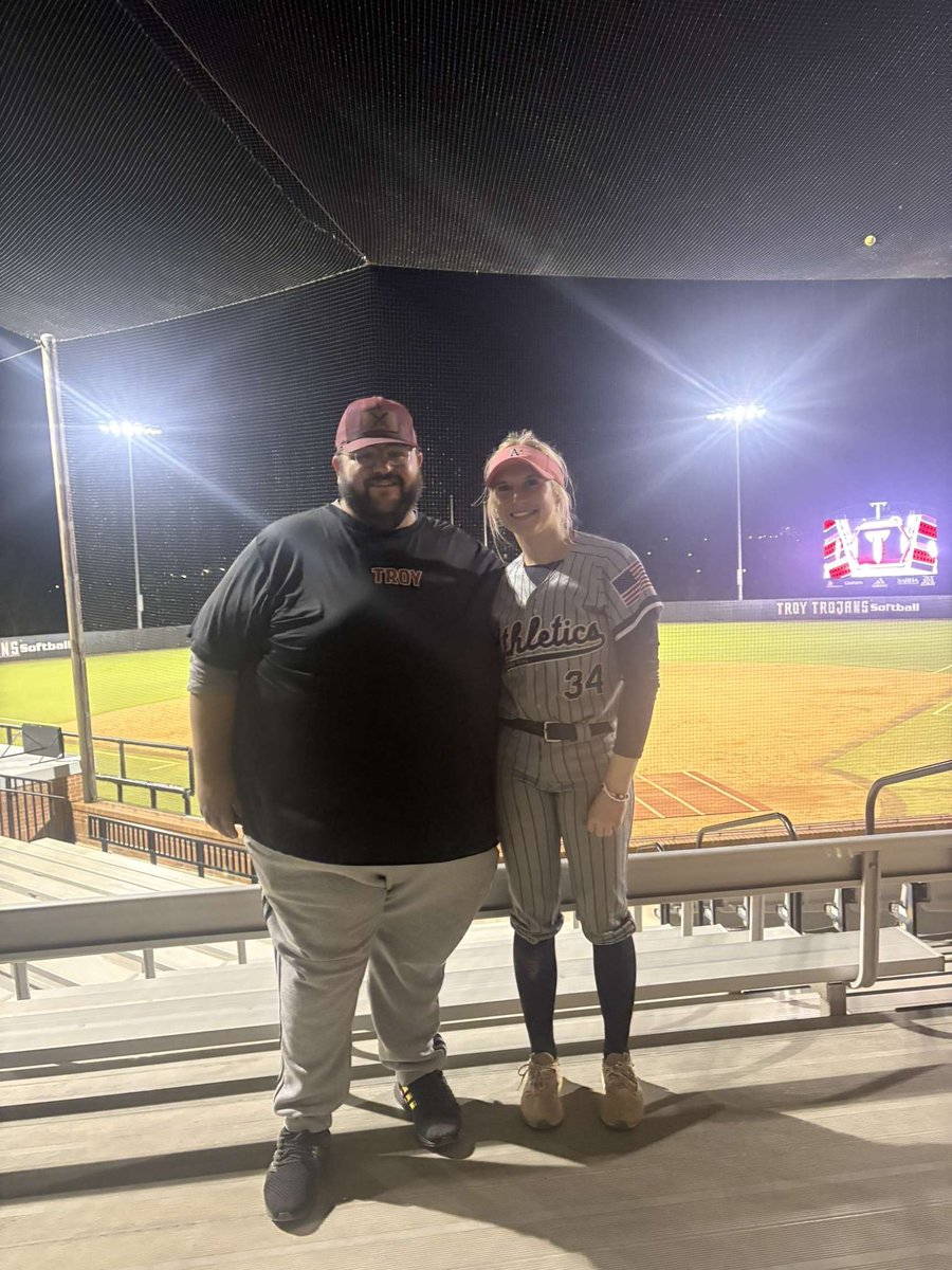 LEIANNA_WAGNER's tweet photo. AMAZING day at @TroyTrojansSB!!! Lots of reps and lots of fun!! Thank you so much @e_newellcoach @NateTompkins @CamdenDecker https://t.co/Z8OkNoF0w7