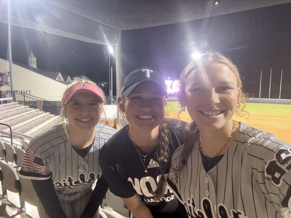 LEIANNA_WAGNER's tweet photo. AMAZING day at @TroyTrojansSB!!! Lots of reps and lots of fun!! Thank you so much @e_newellcoach @NateTompkins @CamdenDecker https://t.co/Z8OkNoF0w7