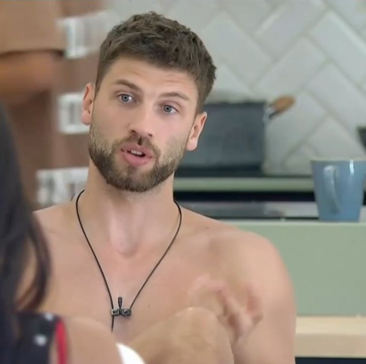 leche_hervida's tweet photo. El día que Tato salga de la casa por favor cuidenló de la china suarez
#granhermano #GranHermanoAr https://t.co/z9zMngh3NR