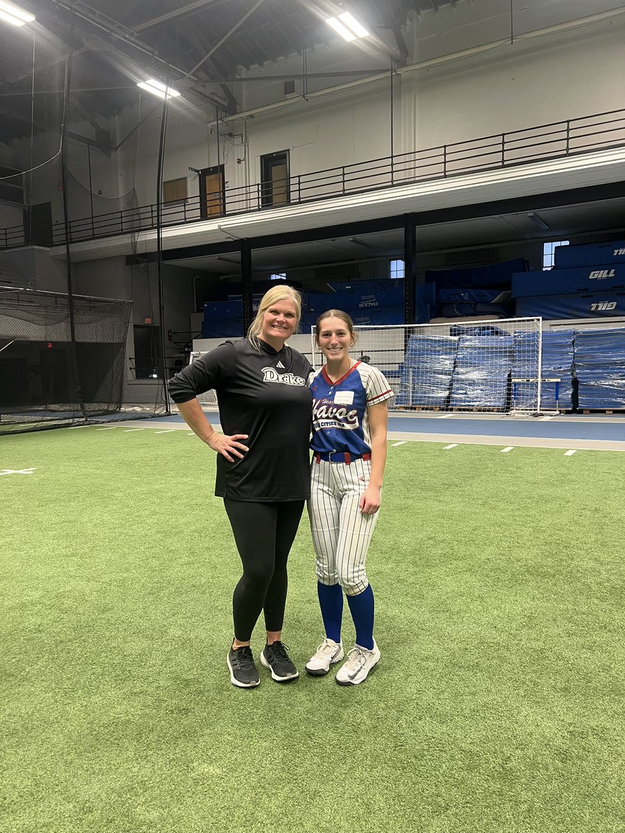 KamiWood08's tweet photo. I had an amazing time at the @DrakeSoftball camp! I was able to learn so many new drills that I can use to better myself. Thank you Coach Diehl @DiehlLindsay and Coach Marshall @Jennmarsh27 for having me! https://t.co/XBbSnwcR2q