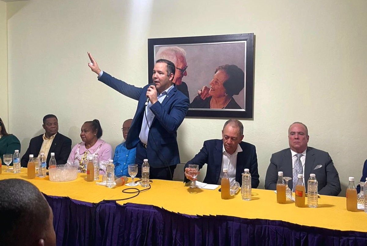 PLDenlinea's tweet photo. #JohnnyPujols, Secretario General del @PLDenlinea | Encabeza inauguración del local municipal del PLD en Hato Moyor, estuvieron presentes los miembros del #ComitéPolítico.

@charliemariotti, #LidioCadet,   #RubénDarioCruz, @GustavoSanchezq y #ThelmaEusebio https://t.co/gMtYWKk1hV