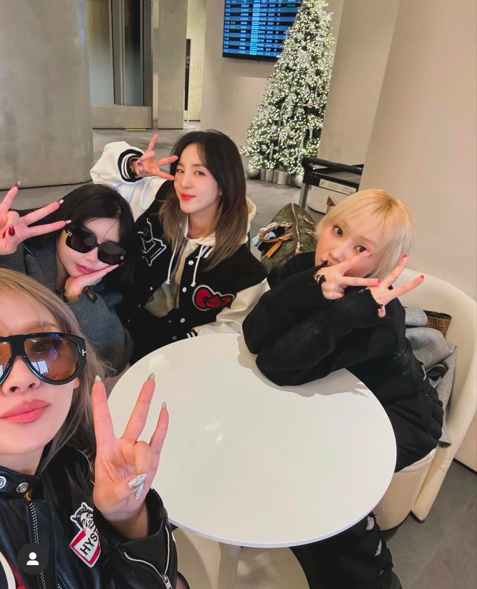 yyybb38's tweet photo. 2NE1♠️🪽✨

#2NE1_WELCOMEBACKinTOKYO https://t.co/fliWEFNcJs