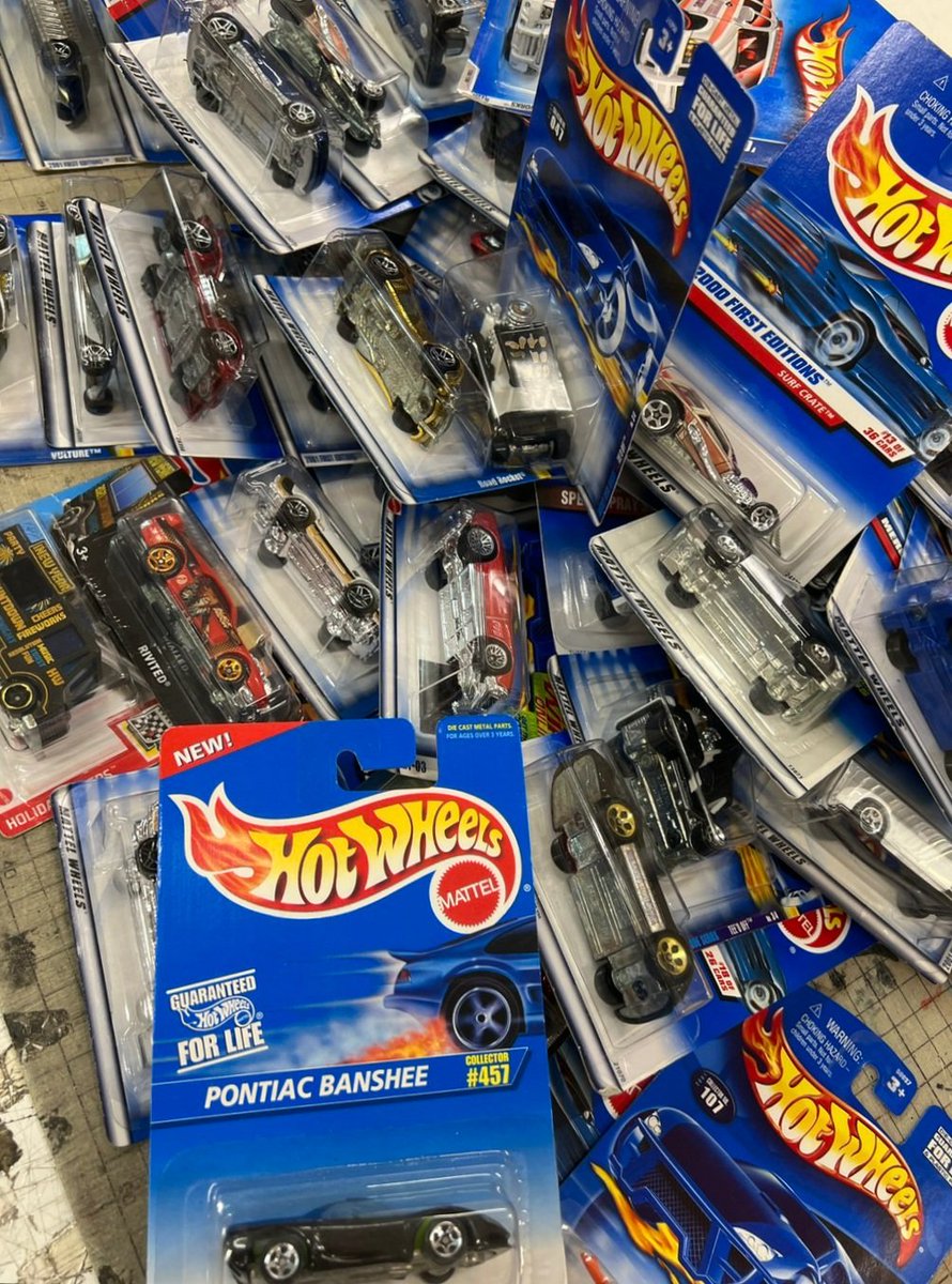 hotwheels_28's tweet photo. お友だちのみんな～おはよ～さん☀️

みんなのお陰でワイスピ売れまくり
間も無く完売しちゃうから、まだ手に入れてないお友だちは #ドン・キホーテ和泉中央 に急いで買いに来たってや～⤴️

古いUSカード、ナショナルカードもようさん出しといたから必ず見たってや❗

#ホットウィール
#HotWheels https://t.co/eBreZjqdlE