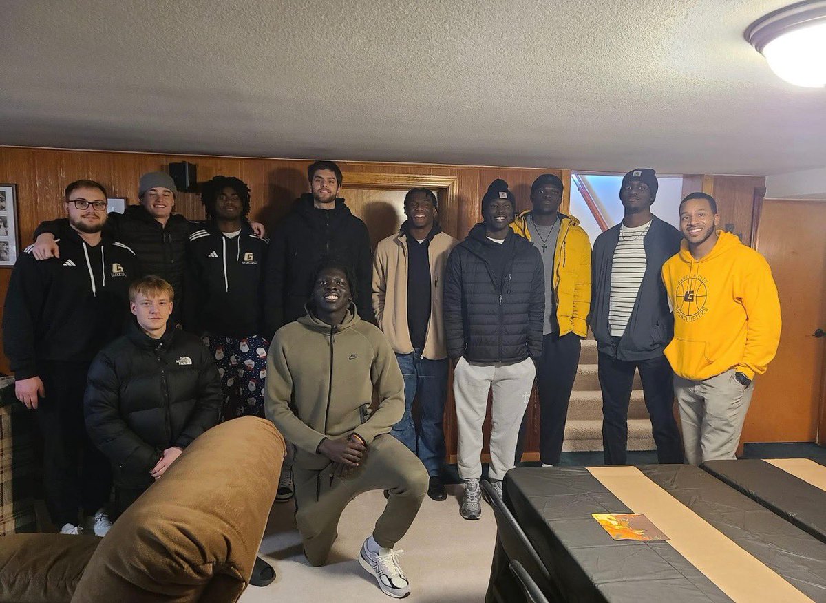 isaiahtisdale15's tweet photo. We got a good win heading into Christmas break. These guys have been doing an amazing job in joining together and being connected as 1. Excited for the 2nd half of the season to begin #Broncbusters💪🏽🟡🟤 https://t.co/urvDA62Ccx