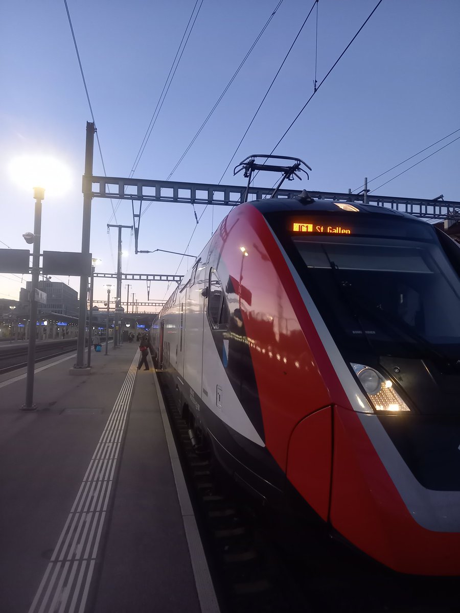AlexandreRydlo's tweet photo. Depuis ce dimanche 15.12.2024, les trains grandes lignes s'arrêtent en gare #CFF de #Renens. Ce qui a toujours été logique à mes yeux et dans mon action politique depuis des années, le devient enfin dans la réalité. C'est une grande avancée! 👍🏻 #Vaud #Lausanne #Suisse #EPFL #UNIL https://t.co/SxkoZGfEc4