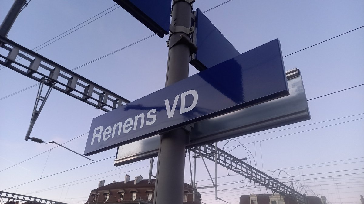 AlexandreRydlo's tweet photo. Depuis ce dimanche 15.12.2024, les trains grandes lignes s'arrêtent en gare #CFF de #Renens. Ce qui a toujours été logique à mes yeux et dans mon action politique depuis des années, le devient enfin dans la réalité. C'est une grande avancée! 👍🏻 #Vaud #Lausanne #Suisse #EPFL #UNIL https://t.co/SxkoZGfEc4