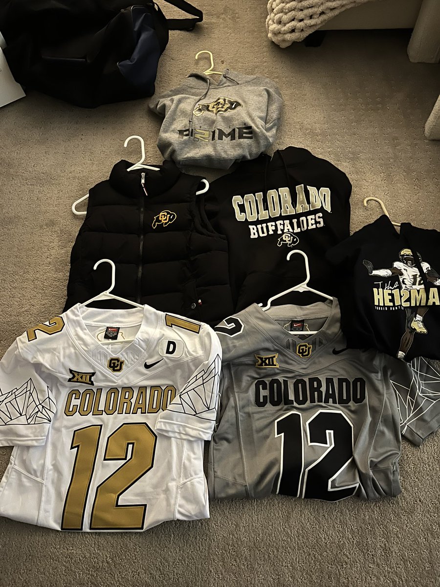 dewill1030's tweet photo. So does anyone know how to get in touch with @DeionSanders @CUBuffsFootball @TravisHunterJr I’m in California and go to make a wish visits for kids was hoping to get some stuff signed by th12, prime and hopefully @ShedeurSanders https://t.co/cGATAvlJc1