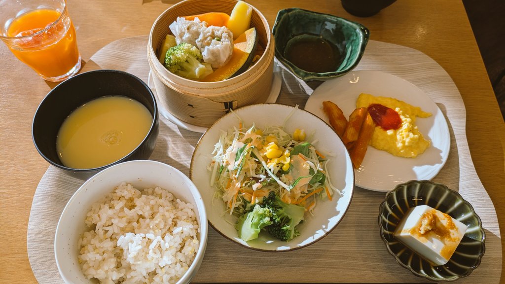「泊まったホテルにフットマッサージャーが!?めちゃくちゃ嬉しいそして朝からお野菜た」|藤城😈のイラスト