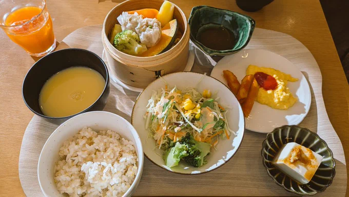 泊まったホテルにフットマッサージャーが!?めちゃくちゃ嬉しいそして朝からお野菜たっぷり身体に優しい朝御飯でした(⁠•⁠‿⁠•⁠)さらに色々おかわりしたけどwww 