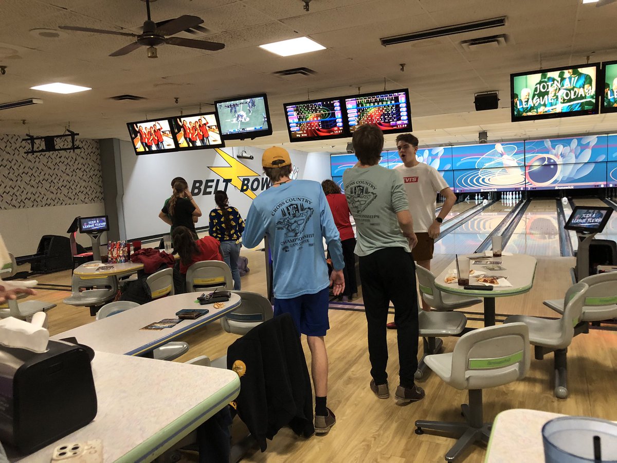 LeBlondXC's tweet photo. LBXC Christmas Party and bowling extravaganza! https://t.co/LN9N4sSCxr