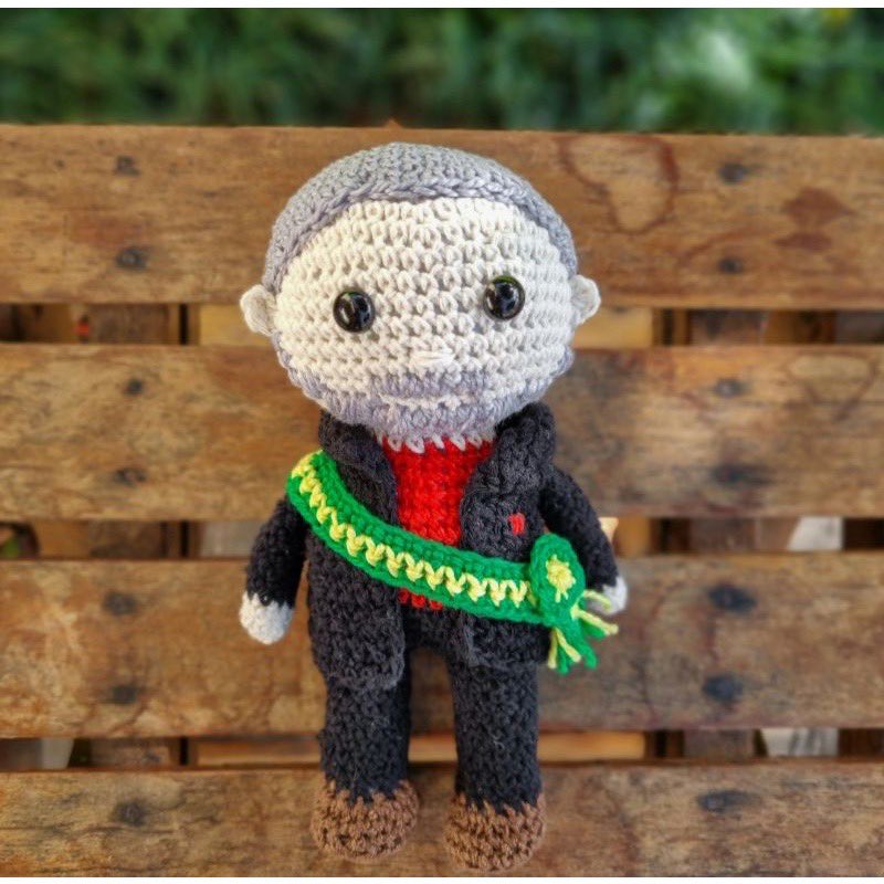 Os Pingos nos Is tweet media