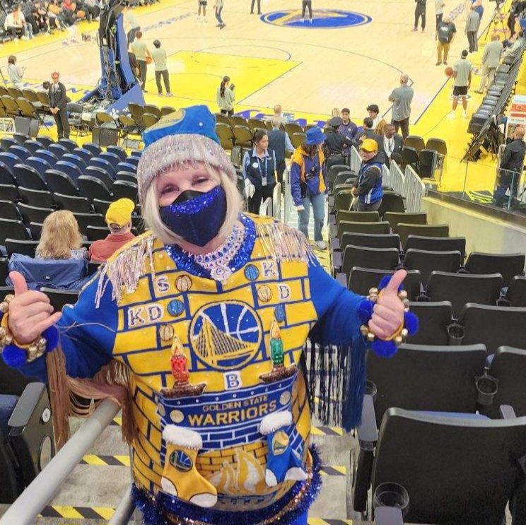 benjybradshaw_'s tweet photo. Warriors Girl is serving hoops for the holidays! @warriors @NBCSWarriors #warriorsground #warriors #gsw #godubbs #DubNation #warriorground https://t.co/uBkkRVlY06
