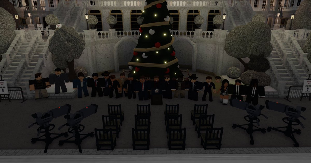 BRUS_POTUS's tweet photo. Photos from the Congressional Tree Lighting Ceremony. https://t.co/pdeO0L9HW7
