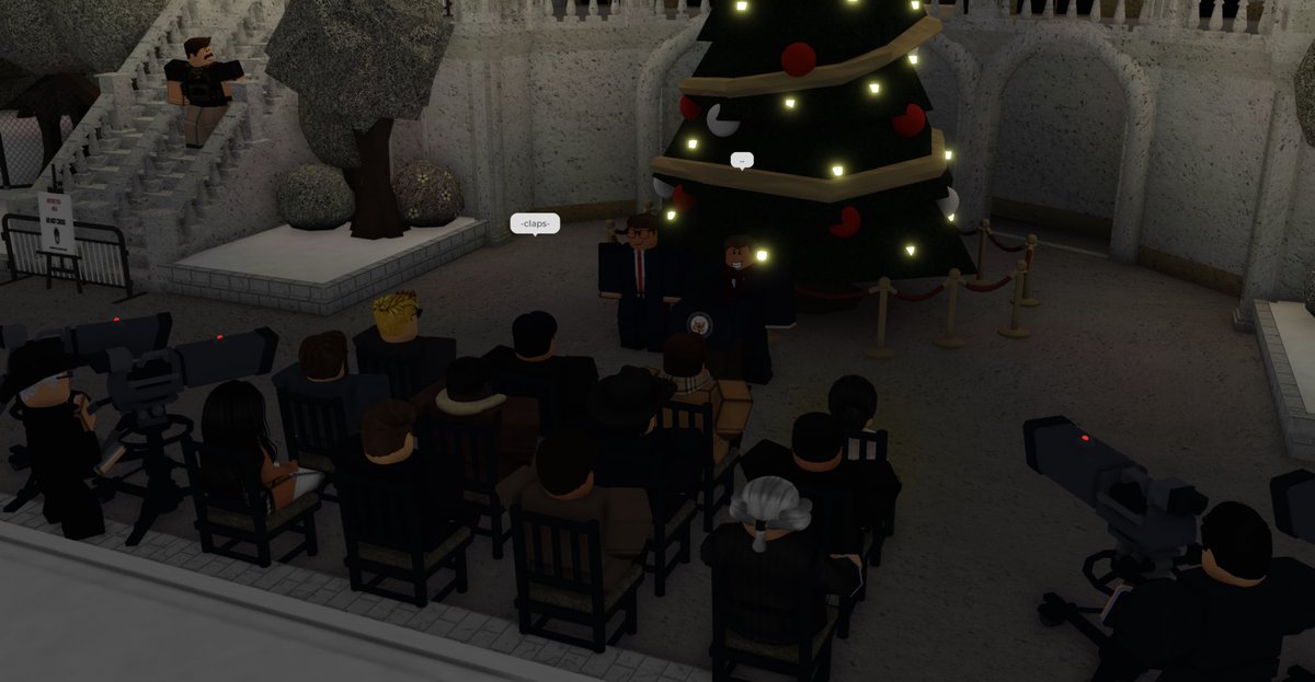 BRUS_POTUS's tweet photo. Photos from the Congressional Tree Lighting Ceremony. https://t.co/pdeO0L9HW7