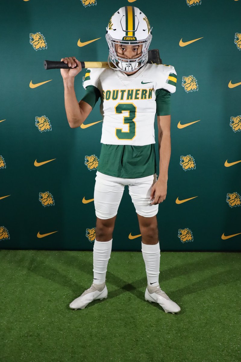 DeonFeeback's tweet photo. Extremely Thankful for @MOSOFootball for letting me come down for a Official visit

@CoachAB_MSSU 
@Vince_Mayle 
Coach meyers 
@hale_football 
@Coach_Irvin23 https://t.co/J5R8fkedBq