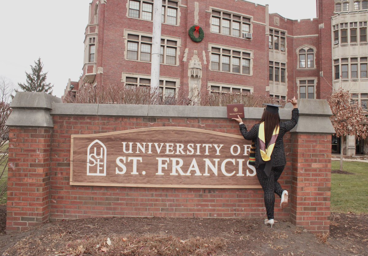 Prishaaa__'s tweet photo. He’s been better than good to me ✨🎓. Mastered it🍾

📸: https://t.co/bDpHev6Jbj https://t.co/0qOvaPsBWa
