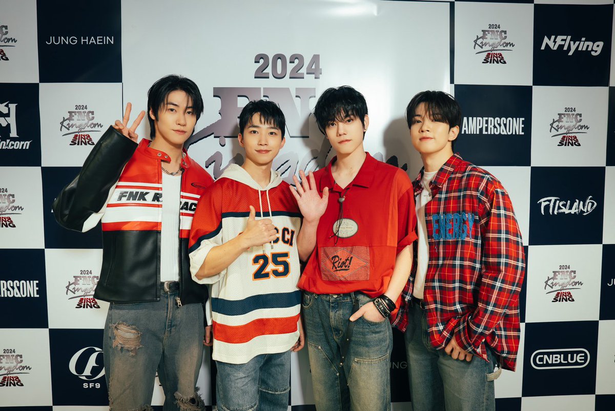 dolgolaeui's tweet photo. Lee Seung Hyub #leeseunghyub #seunghyub #이승협 #shootingstars #mustyougo #nflying #lovelyrunner #bigpicturehouse #bestchickendrama Please also follow Seung Hyub’s official Instagram account - sssn9_zzzn9 https://t.co/Xz260bTXI6