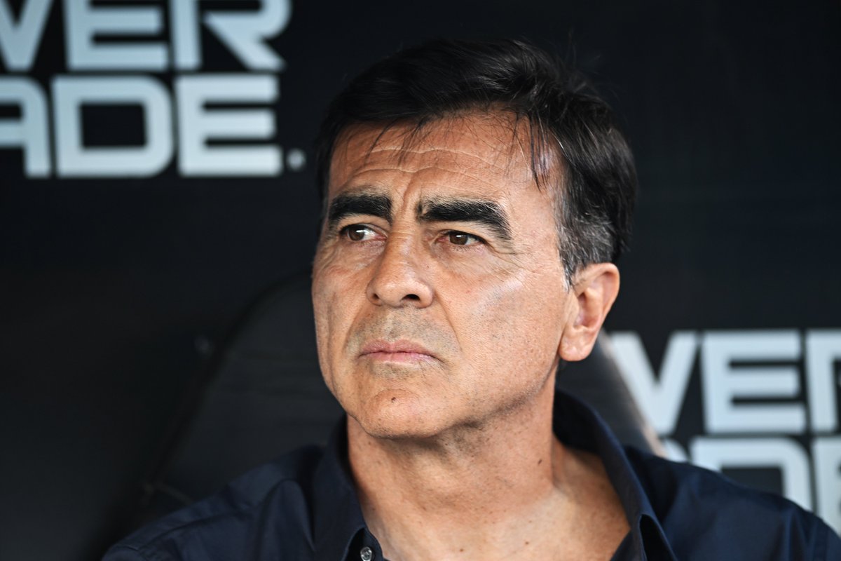 🏆Campeón en Bolivia con Blooming, Bolívar y Oriente Petrolero 🇧🇴
🏆Bicampeón en Ecuador con Emelec 🇪🇨
🏆Campeón en Chile con Universidad Católica y Colo-Colo 🇨🇱
🏆Campeón en Argentina con Vélez 🇦🇷

La colección de títulos de Gustavo Quinteros. Chapeau. RESPETO.