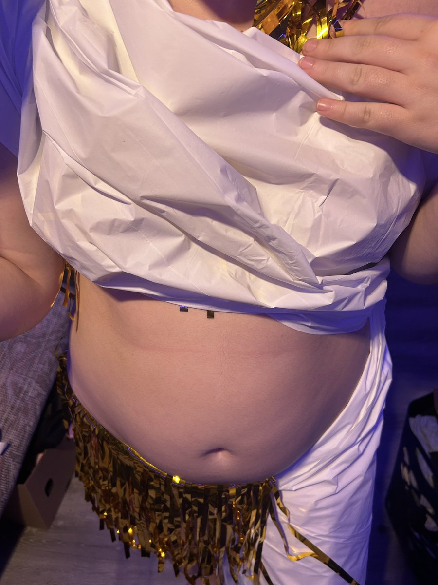 RealChubbyQueen's tweet photo. Some extra pictures from Goddess Roleplay (link in bio) 

#curvage #chubby #fat #belly #fatbelly #feedee https://t.co/eylooIizXi