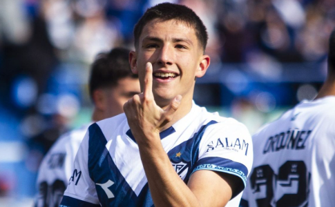 LaEterna10's tweet photo. Valentín Gómez - 21 años
Damián Fernández - 23
Christian Ordóñez - 20
Maher Carrizo - 18
Joaquín García - 23
Thiago Fernández - 20 
  
Todos estos productos de sus inferiores. El Vélez de los pibes gritó campeón. https://t.co/GvunIvpurW