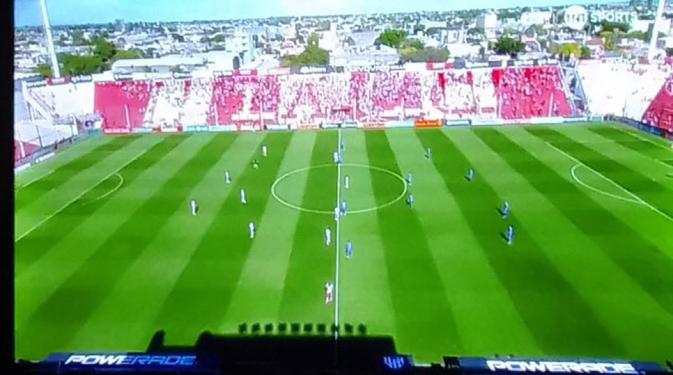 Fiel a su historia. En la cancha y en la tribuna 🐔