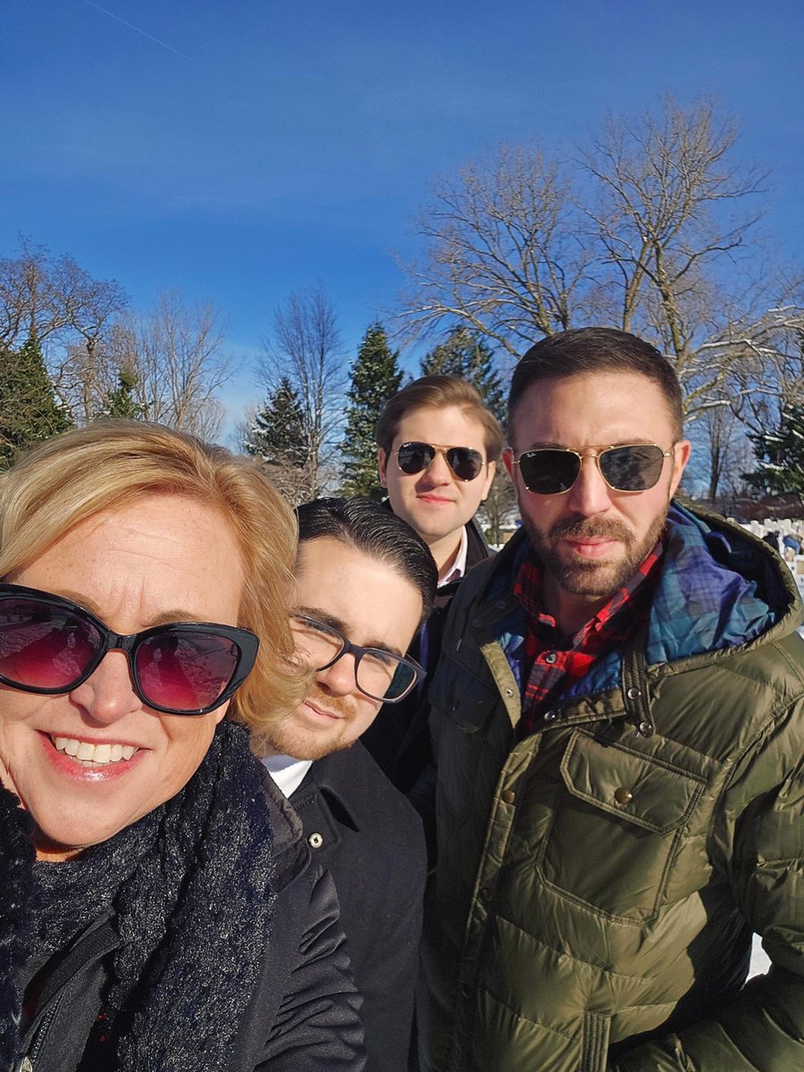 RyanBizzarro's tweet photo. 🇺🇸 The snow on the ground &amp; chilly temp didn't stop my team &amp; me from taking time to participate in Wreaths Across America.

🎄 Our grateful nation will never forget the sacrifices made by those who served, so we may continue to enjoy our freedoms this Christmas &amp; holiday season. https://t.co/9gAvMlbgJG