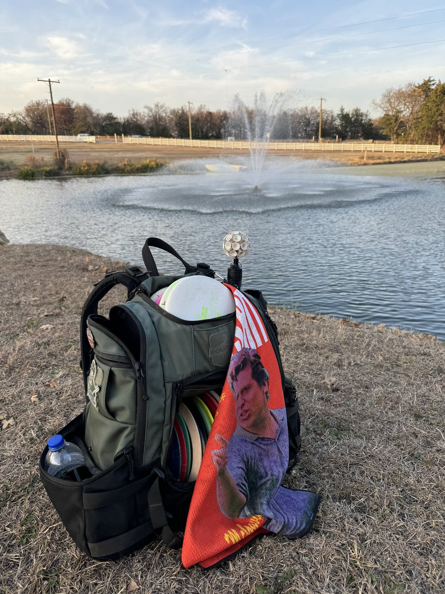 Trex530's tweet photo. #poundbag #fountainshot #discgolf #sundayfunday #DecaturTX #shooter #doublepistol https://t.co/dtHJj2zzCd