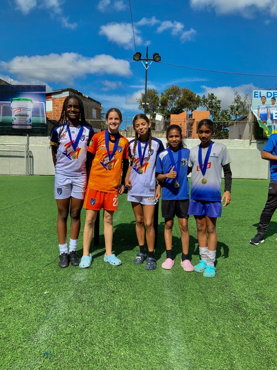 ErickPerezN's tweet photo. ¡Campeonas del Torneo Navideño de Garrincha FC en el Lanco Arena de Galerías 360, Categorías U12 y U14!

Además, se llevaron varios premios individuales que reflejan el esfuerzo y dedicación de cada una: Máxima Goleadora, Portera Menos Goleada y Jugadora Más Valiosa del Torneo. https://t.co/sr7sjXTqLH