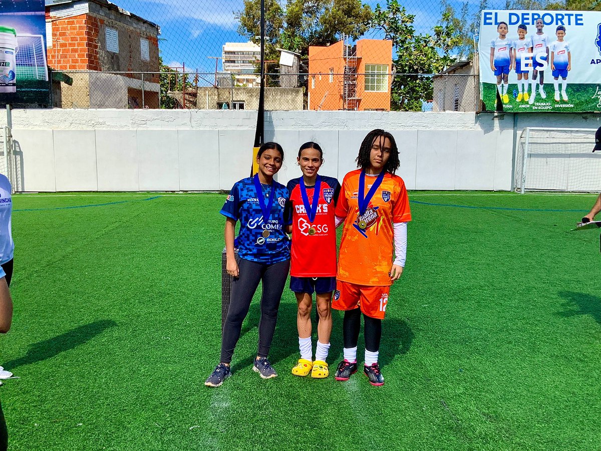 ErickPerezN's tweet photo. ¡Campeonas del Torneo Navideño de Garrincha FC en el Lanco Arena de Galerías 360, Categorías U12 y U14!

Además, se llevaron varios premios individuales que reflejan el esfuerzo y dedicación de cada una: Máxima Goleadora, Portera Menos Goleada y Jugadora Más Valiosa del Torneo. https://t.co/sr7sjXTqLH