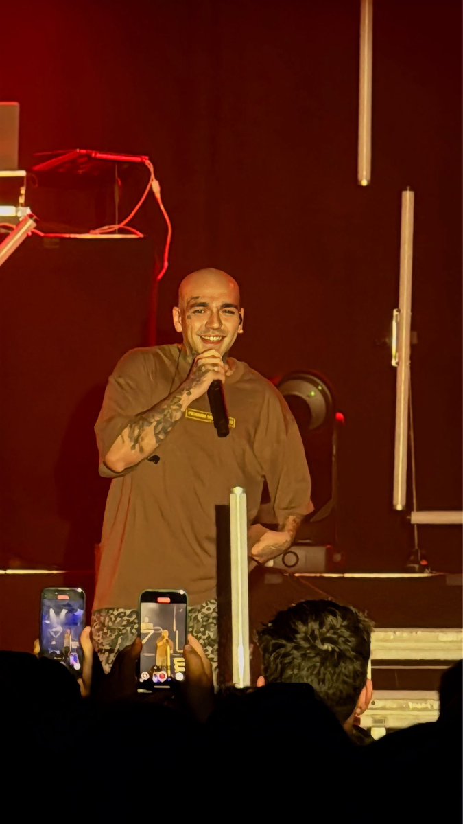 fraumerv's tweet photo. Es war ein sehr schöner Abend 🤍 @ezhel_official https://t.co/qrJNhiG4wd