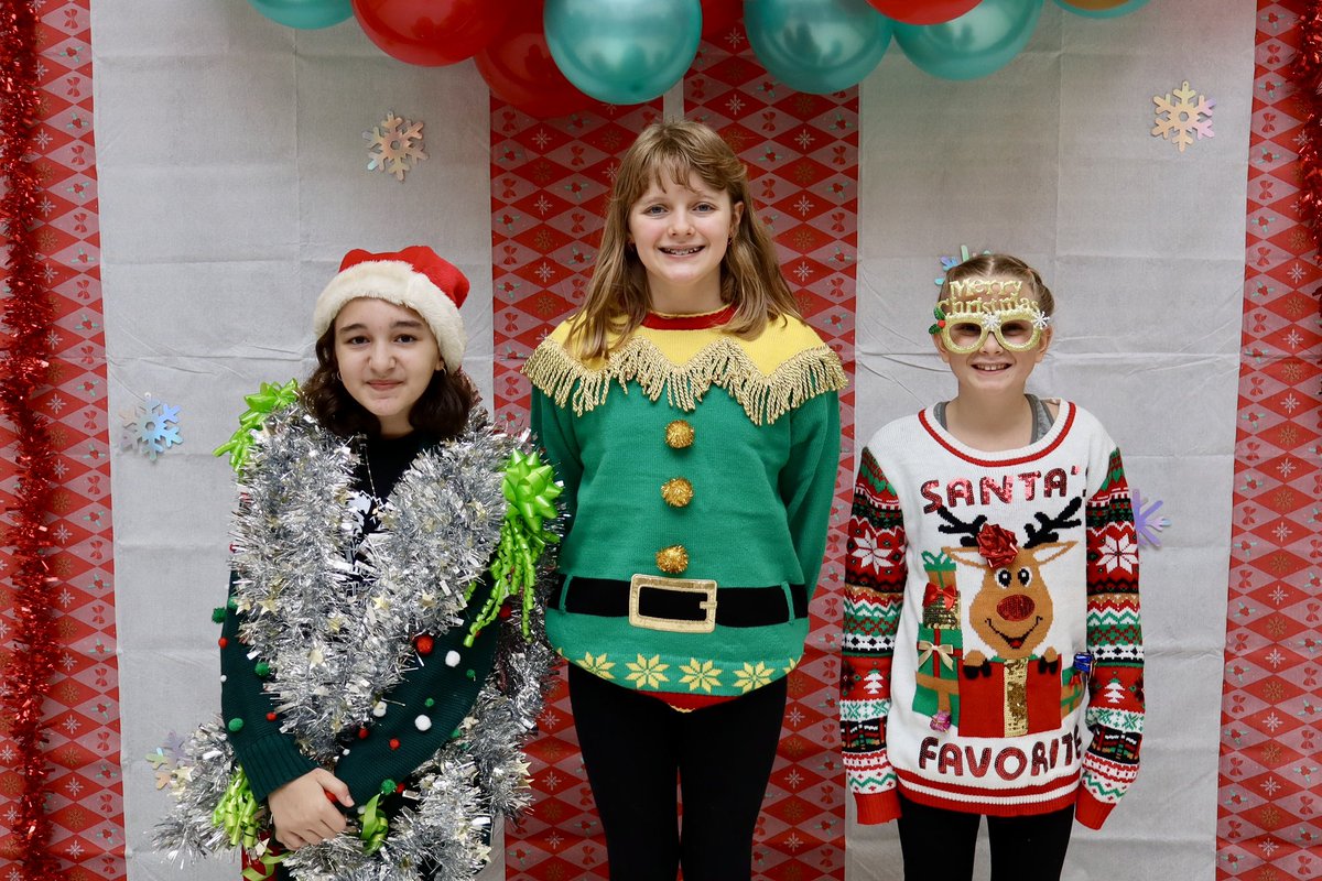 Cookies &amp; Chlorine 2024 🎅🎄 Thanks to all our swimmers who joined for some holiday festivities &amp; thank you to all the parents who helped make this a blast! Full photo album will be posted on Facebook soon!
