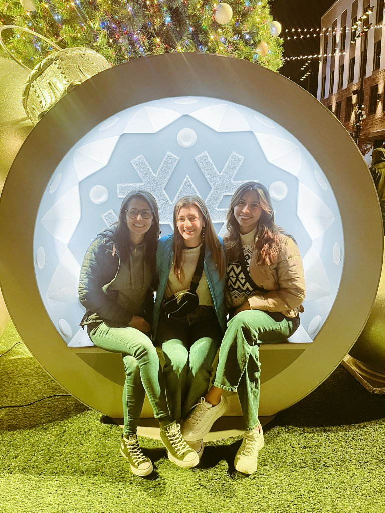 AprendoconCaro's tweet image. 🎄✨ Enjoying Christmas lights and joy with my @participateLrng ambassador teacher friends 🇨🇴It was neat and pure joy! Grateful for the fun, laughter, and memories together. Found some students at the skate rink.🎅❤️ #UnitingOurWorld #ParticipateLearning #Holidayjoy
#teacherlife