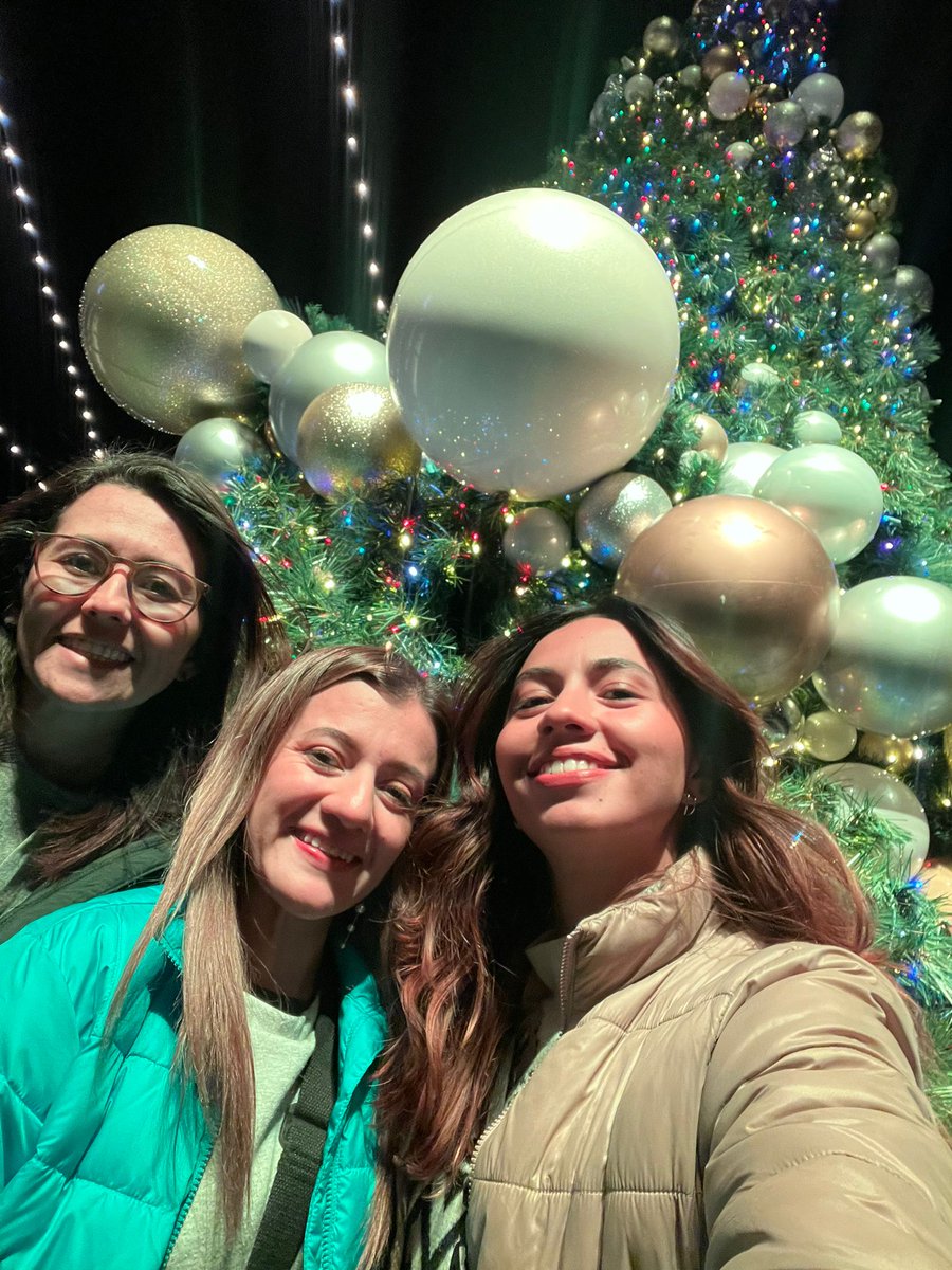 AprendoconCaro's tweet image. 🎄✨ Enjoying Christmas lights and joy with my @participateLrng ambassador teacher friends 🇨🇴It was neat and pure joy! Grateful for the fun, laughter, and memories together. Found some students at the skate rink.🎅❤️ #UnitingOurWorld #ParticipateLearning #Holidayjoy
#teacherlife