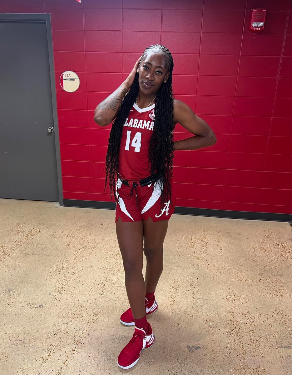 I talk hoops 🏀 tweet media