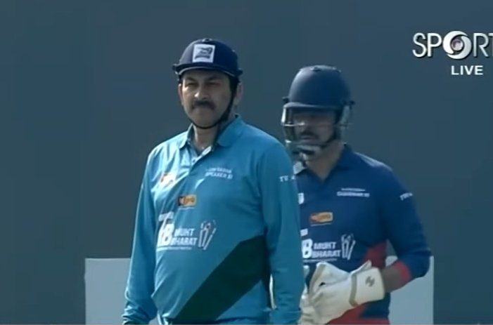 आप लोग लडिए, आप एक दूसरे को जमकर गालियाँ दीजिए, आप एक दूसरे को ख़त्म कर दीजिए मगर 

एक नजर यहाँ भी देख लीजिए,  

गोली मारो वाले अनुराग ठाकुर 
दलित मसीहा चन्द्रशेखर आजाद 
मुसलमानों की आवाज़ इमरान प्रतापगढ़ी 
कॉंग्रेस स्टार दीपेन्द्र हुड्डा
पीड़ित पार्टी वाले राघव चड्डा

सब एकसाथ