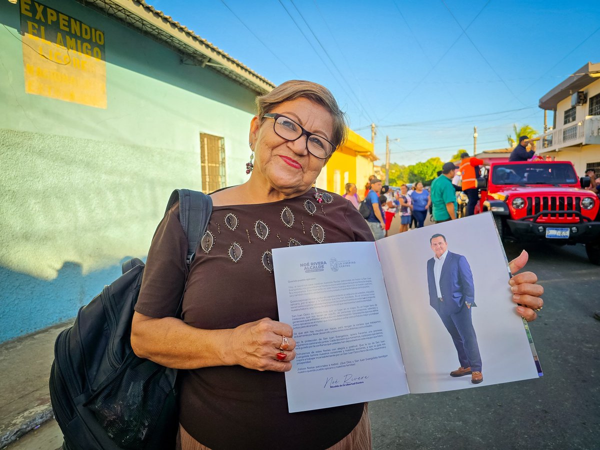Estamos disfrutando de un bonito y colorido desfile del correo por las principales calles del casco urbano del Distrito de San Juan Opico 🎆🎭🎉

Me emociona poder celebrar el inicio de las fiestas patronales en honor a San Juan Evangelista.
