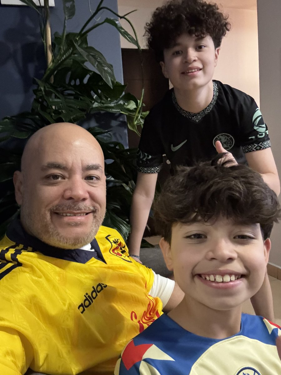 papaaventurero's tweet photo. #ElCampeonSera las poderosas Águilas del @ClubAmerica 

Feliz de poder celebrar con mis hijos el #tricampeonato  #TUDN #Canal5 https://t.co/NiauNsi2o0