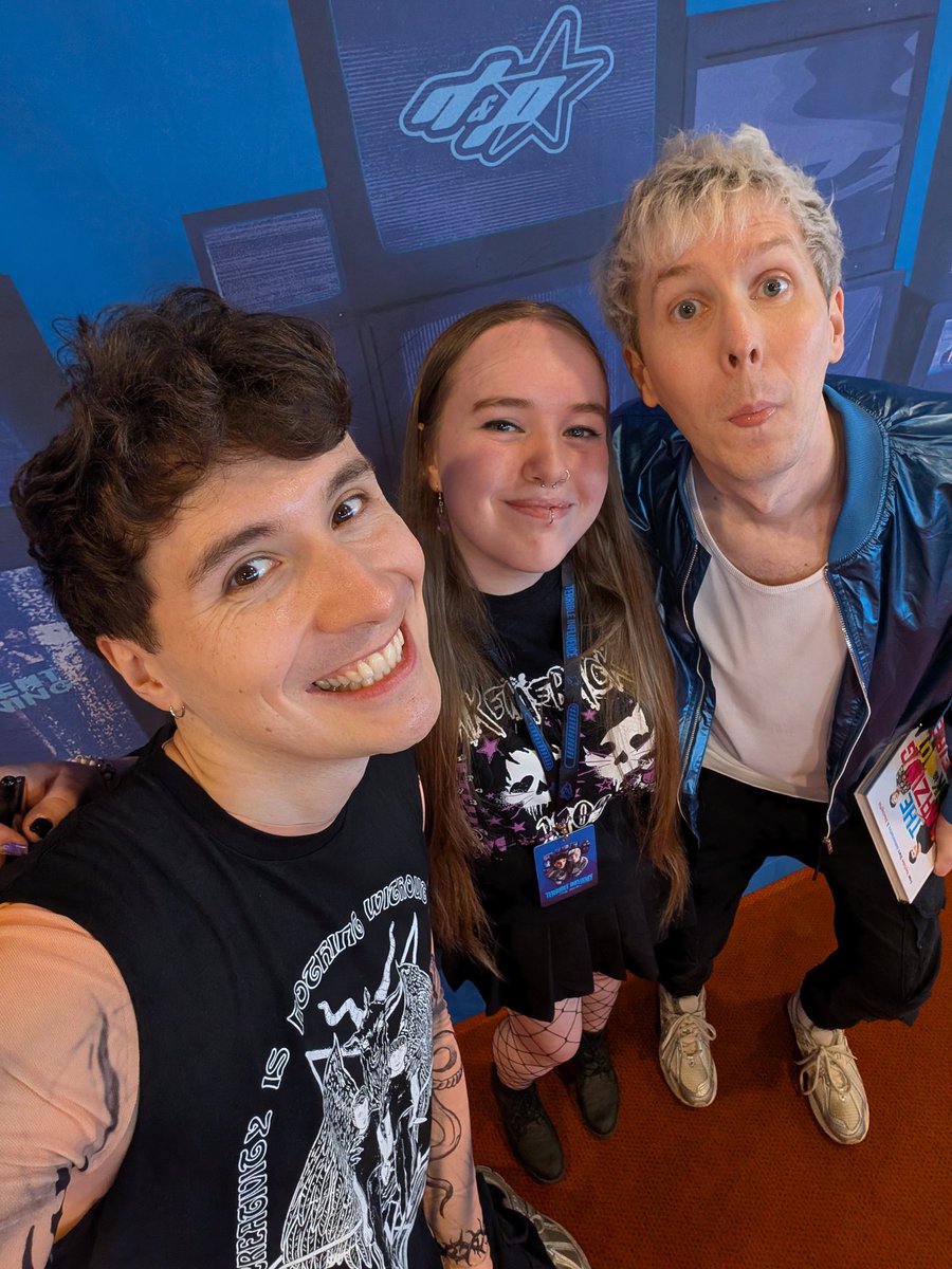 ToastyTano's tweet photo. I met Dan and Phil‼️Beautiful pics between switching cameras as a bonus ✨ #danandphil #danielhowel #phillester @danielhowell @AmazingPhil https://t.co/f0XgHrT7Kw