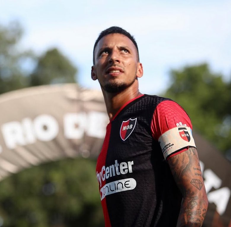 agustinmalves's tweet photo. ⚠️ LEONEL VANGIONI ANUNCIÓ SU RETIRO 🔴⚫️

Ante Talleres fue el último partido del PIRI https://t.co/HEYFRnqiya